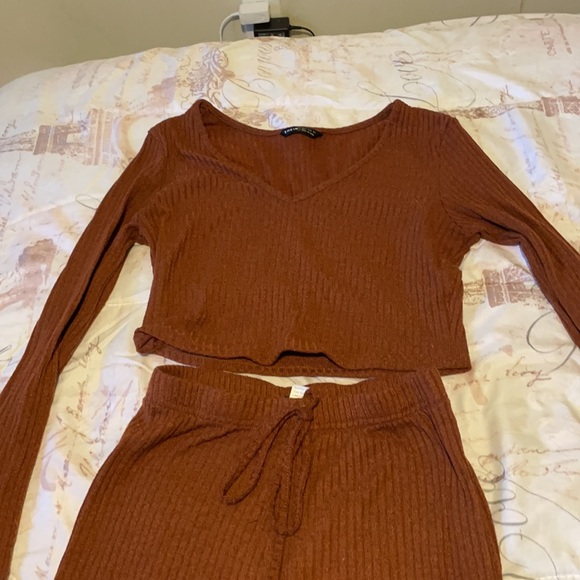 Two piece set 🤎 - Picture 2 of 3